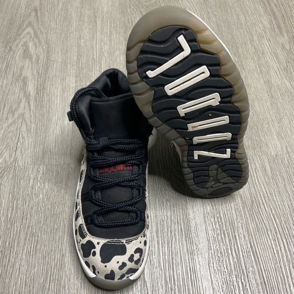 Air Jordan 12 Retro Animal Instinct PS Girls Shoe Size 3Y Gray DO3857-010 Preown - Picture 6 of 7